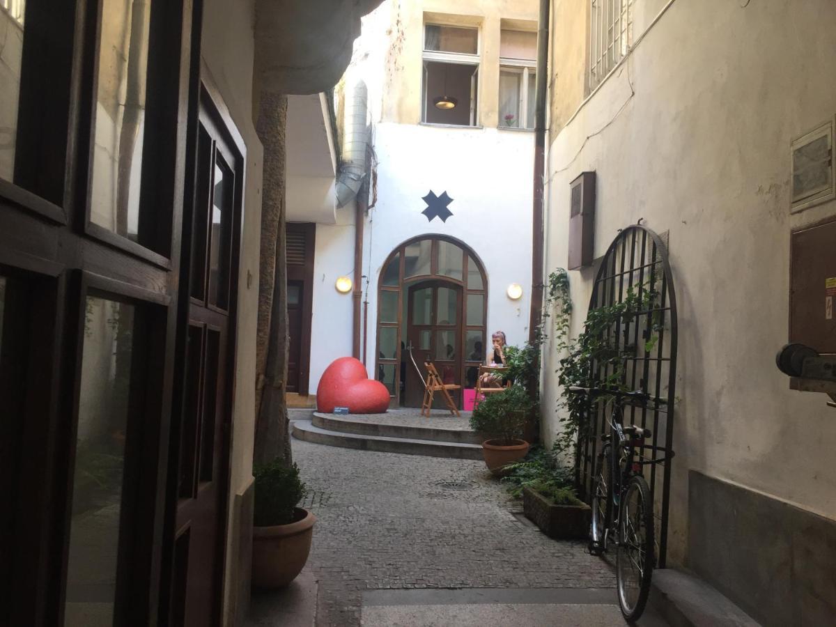 Trendy Local Apartment Prague Exterior photo