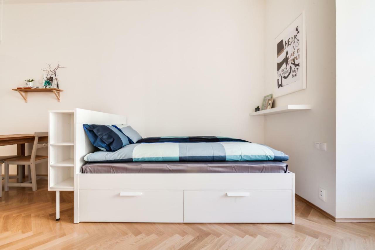 Trendy Local Apartment Prague Exterior photo